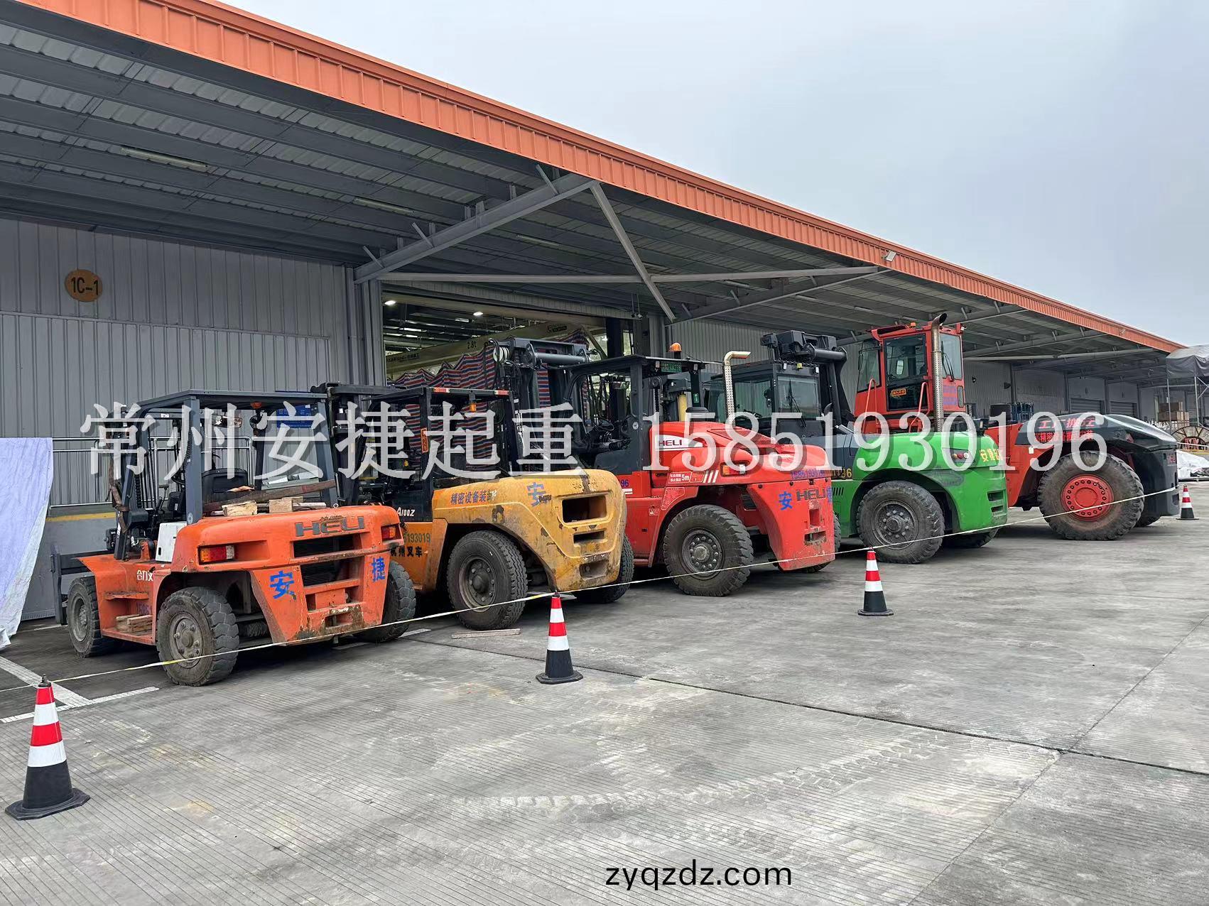 叉(cha)車(che)16噸(dun)至(zhi)45噸(dun)齣(chu)租